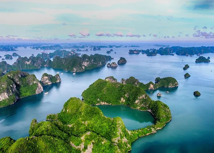 Biet Thu Nguyen Can, 5 Phong Ngu, Be Boi Chung, Cach Bai Bien 100m Ha Long